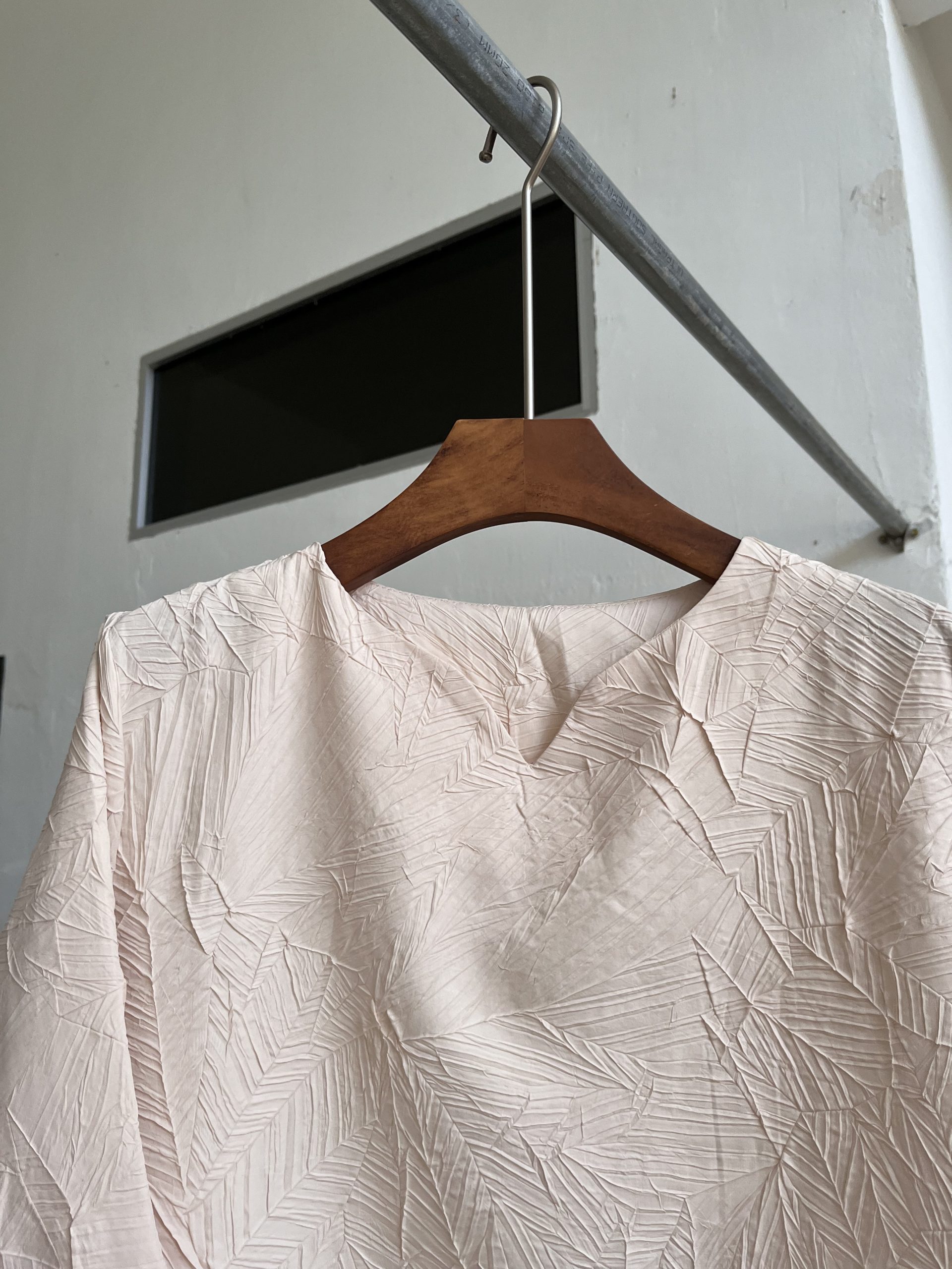 Tiara Ironless Tops in Milky Cream - Image 3