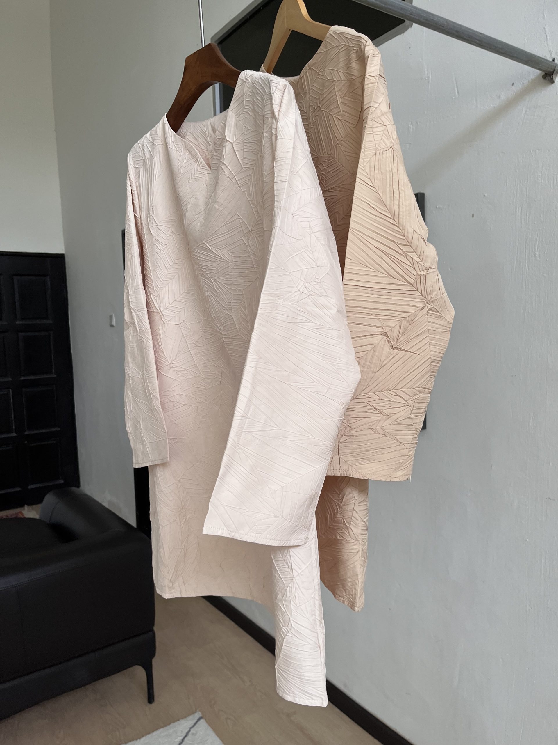 Tiara Ironless Tops in Milky Cream - Image 4