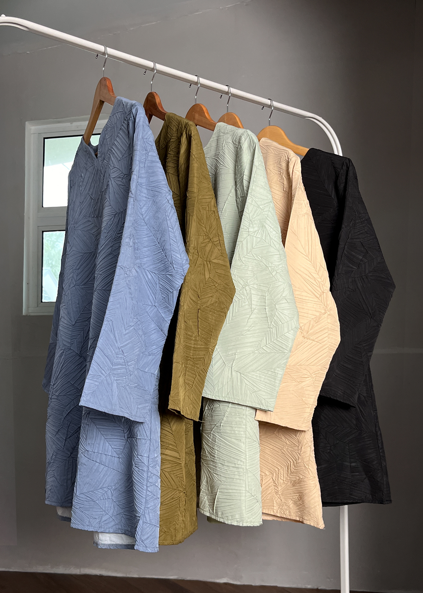 Tiara Ironless Tops in Honeydew - Image 7