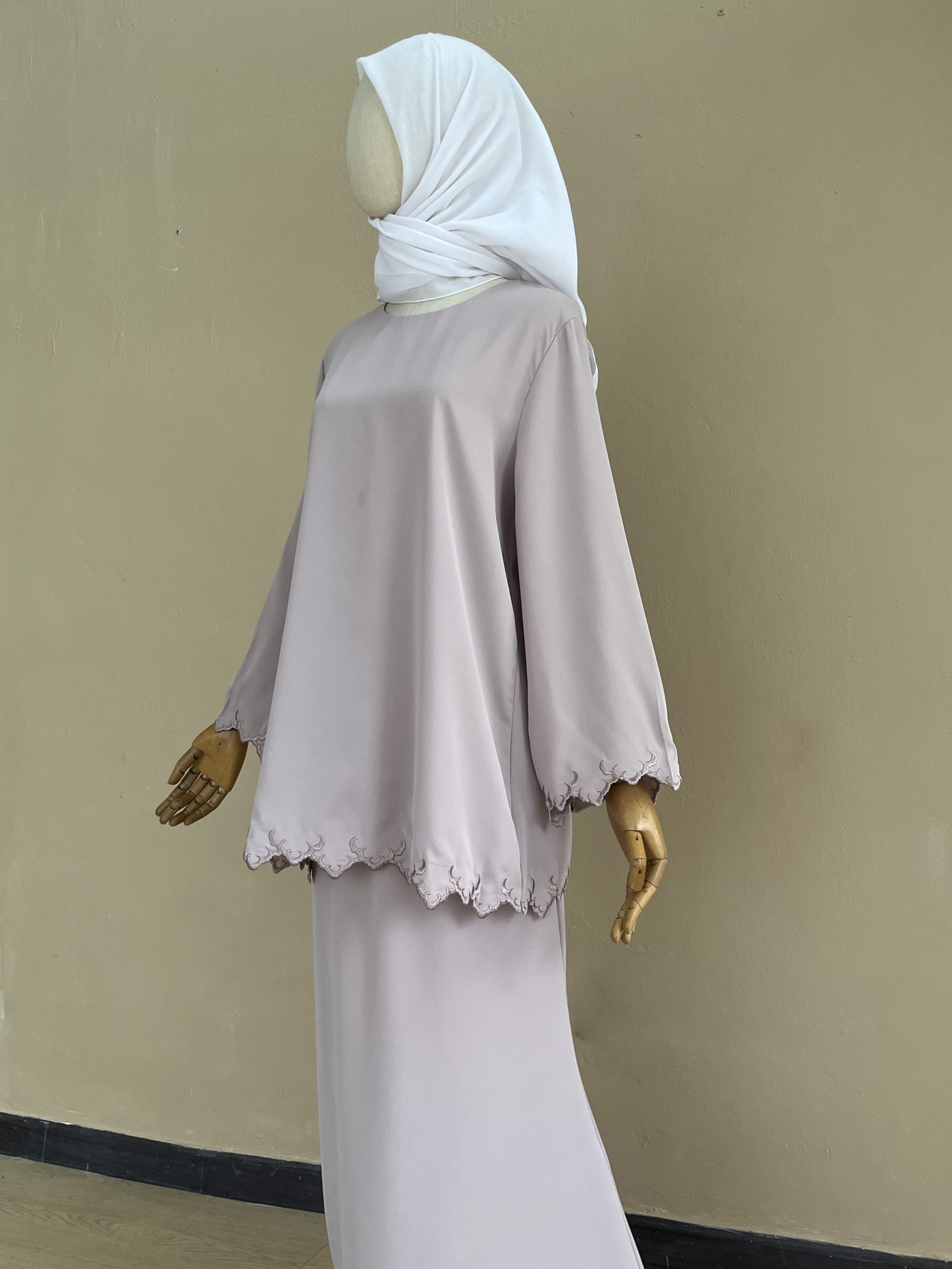 Qaseh Embroidery Kurung in Lotus Root Pink - Image 2