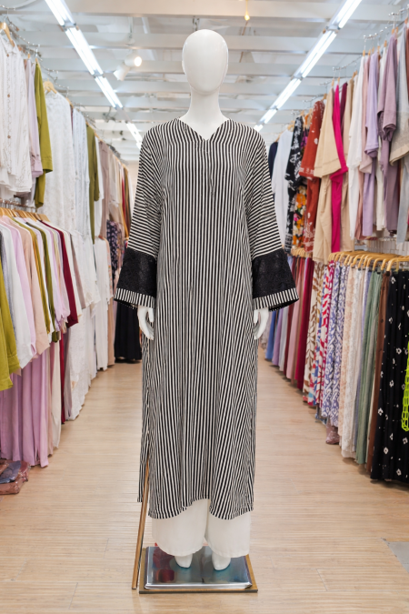 Serene Luxed Kaftan Lace in Black