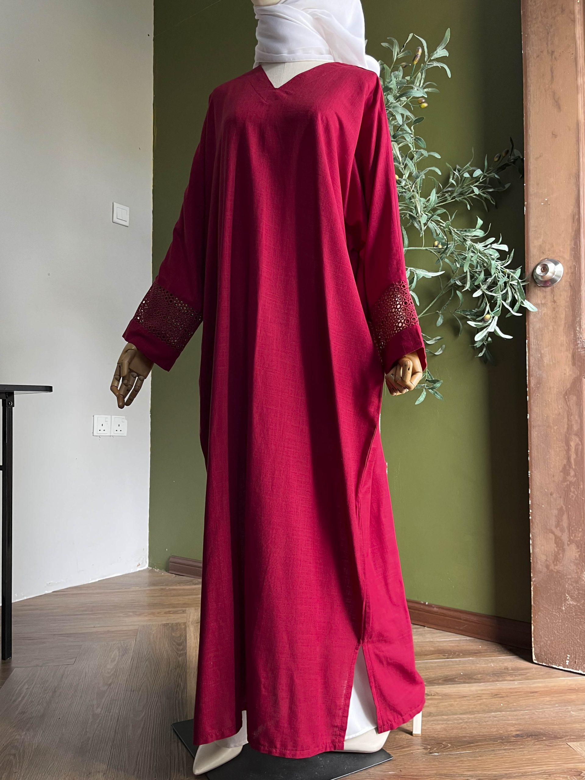 Ameera Exclusive Kaftan Luxe in Maroon - Image 4