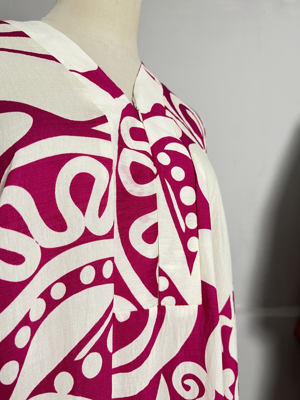 Lumiera Luxe Kaftan Dress in Deep Pink - Image 7