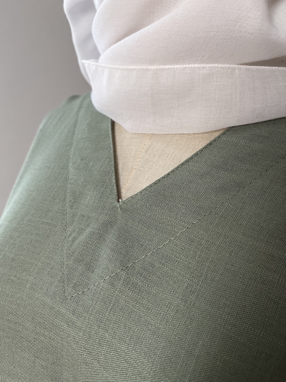 Ameera Exclusive Kaftan Luxe in Sage Green - Image 3